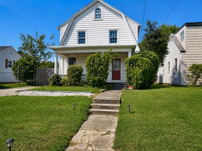 Building Photo - 3520 Buckingham St
