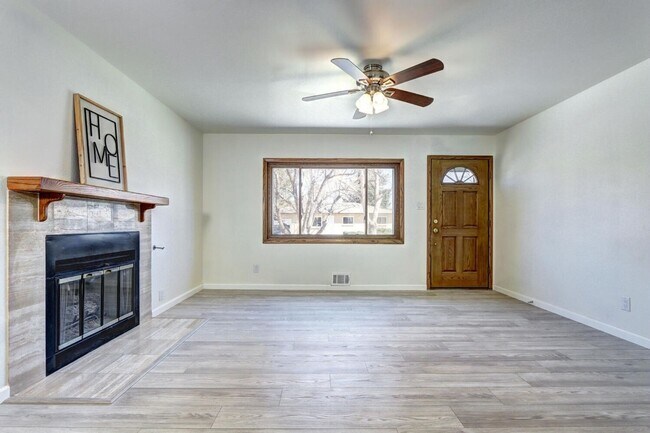 Building Photo - Spacious 4BR House in Arvada