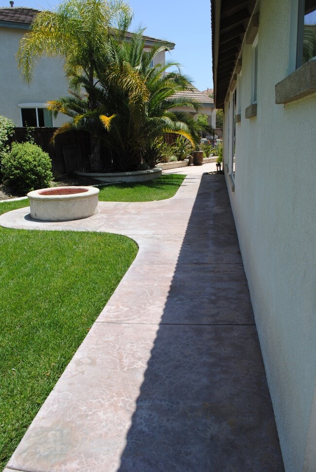Building Photo - 3025 Camino Caliari