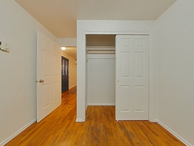 Building Photo - 2 Bedroom Duplex ~ Close to 9th Street