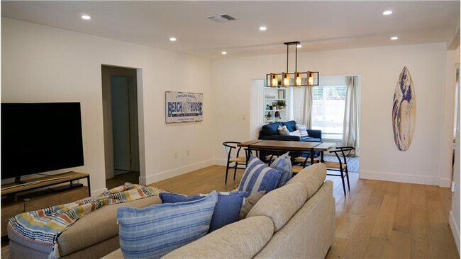 Building Photo - 1805 N Ocean Breeze