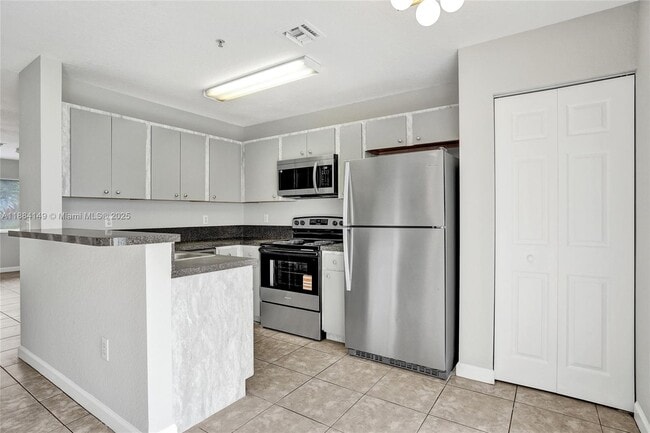 Building Photo - 5441 SW 41st St