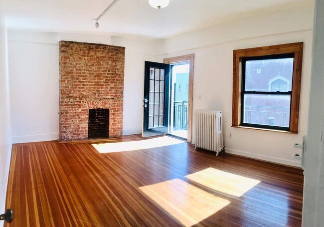 Building Photo - 714 Leonard St