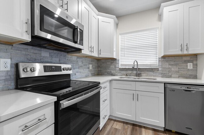 Foto del edificio - 8406 W Sample Rd
