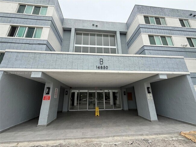Foto del edificio - 14850 Naranja Lakes Blvd