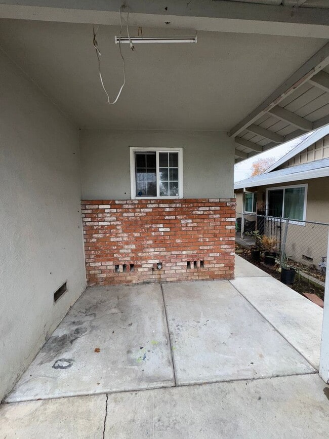 Building Photo - Enfield Street