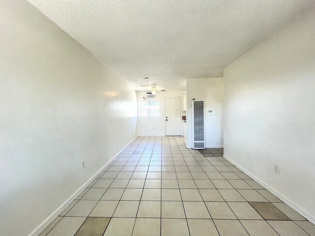 Foto del edificio - 1594 Sepulveda Ave