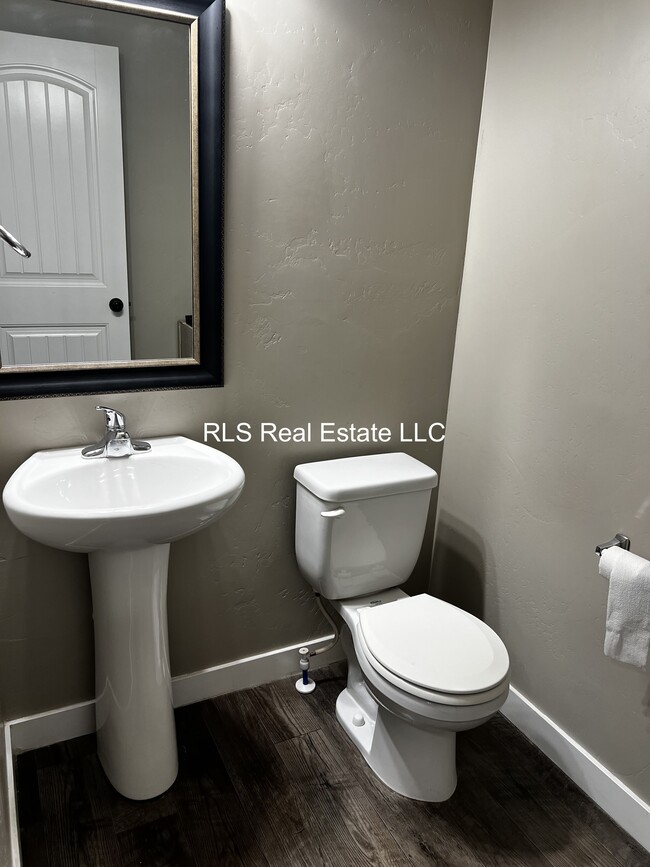 Building Photo - 122 S 1800 W
