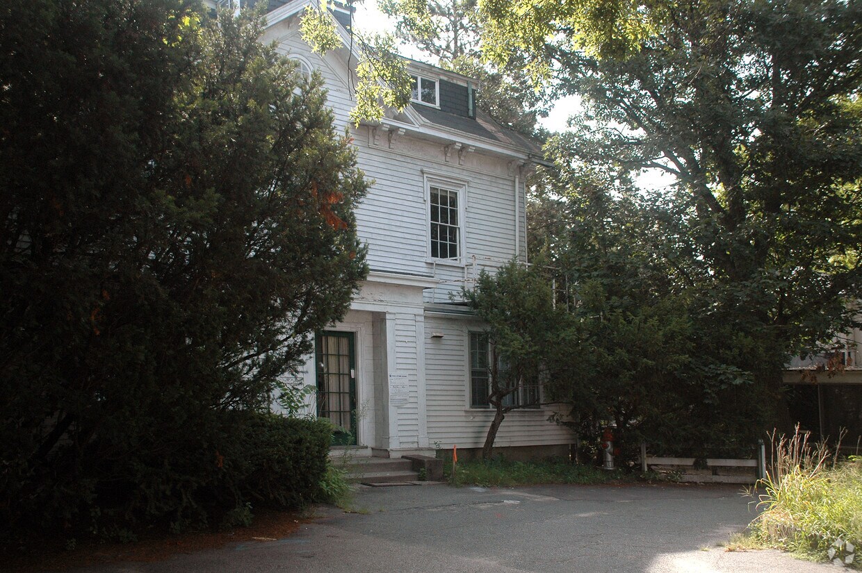 Building Photo - 2 Brattle Cir