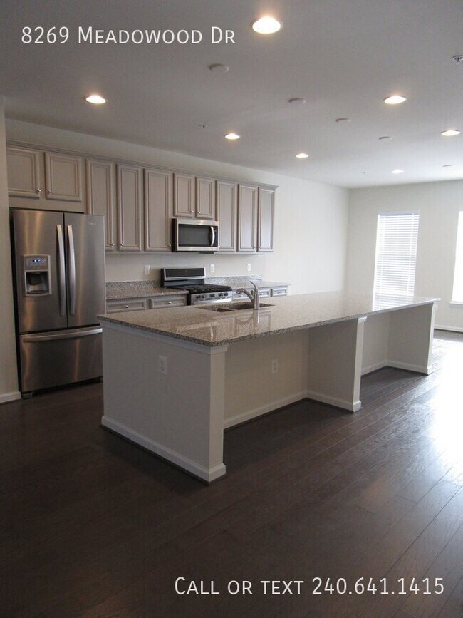 Foto del edificio - 8269 Meadowood Dr
