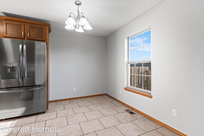 Building Photo - 3 br, 2 bath House - 3338 S Hillcrest Ave