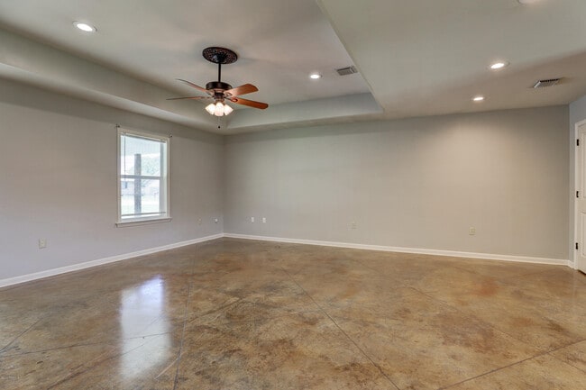 Building Photo - 314 East Dr