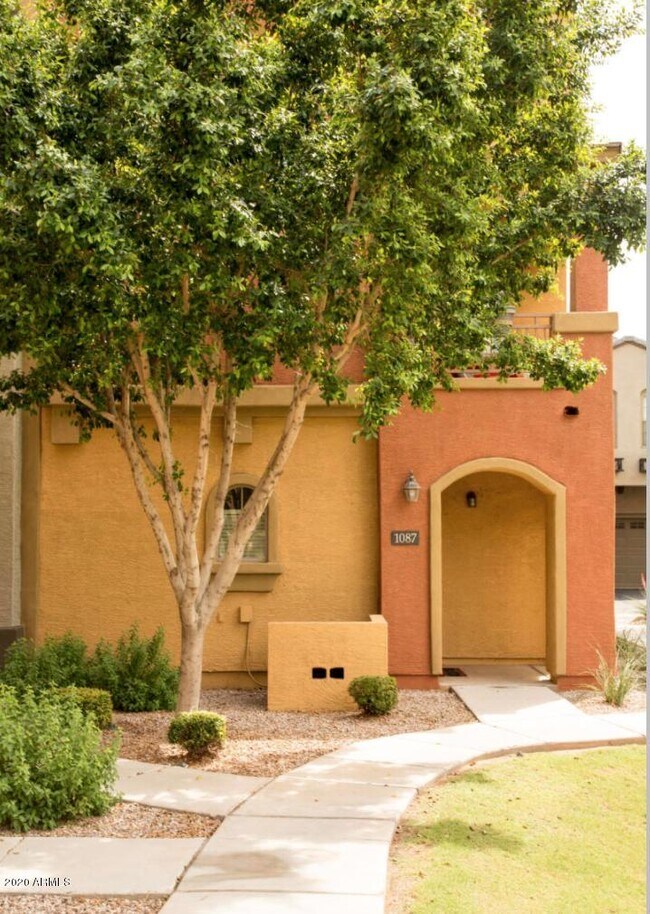 2401 E Rio Salado Pkwy, Tempe, AZ 85281 Townhouse for