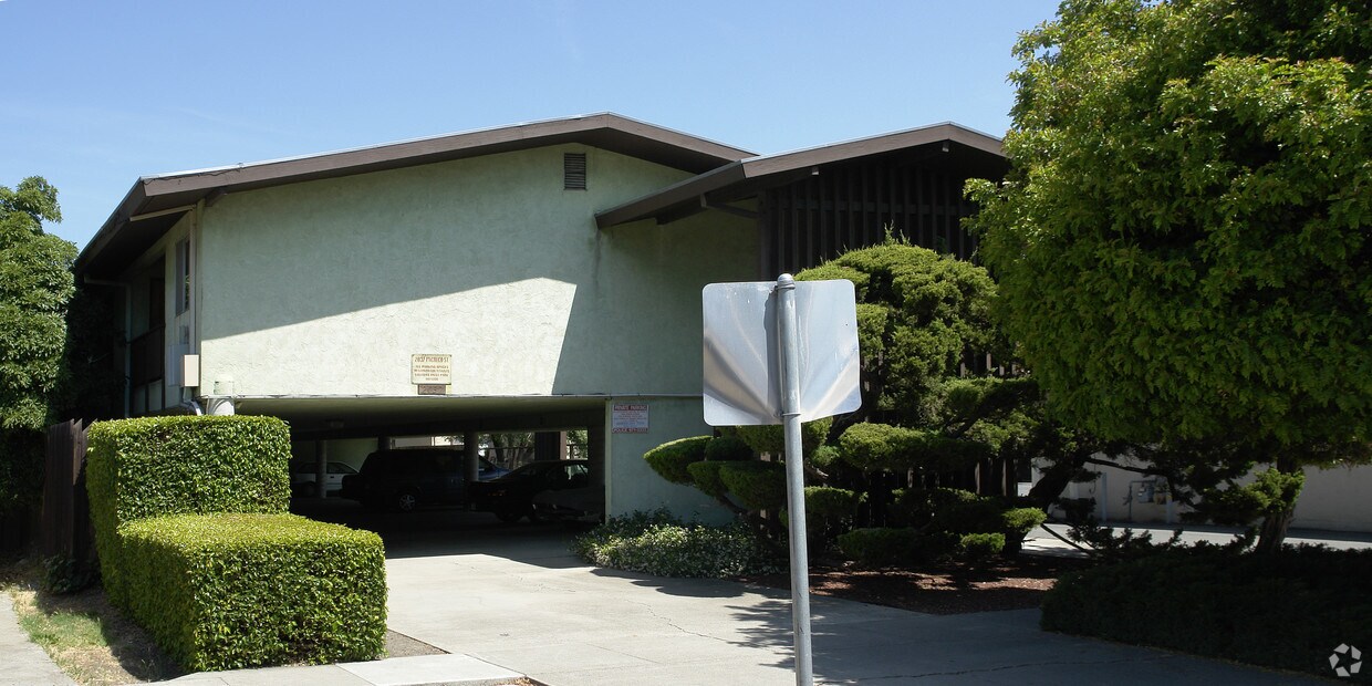 Building Photo - 2037 Pacheco St