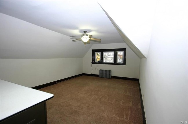 Building Photo - 428 N New St
