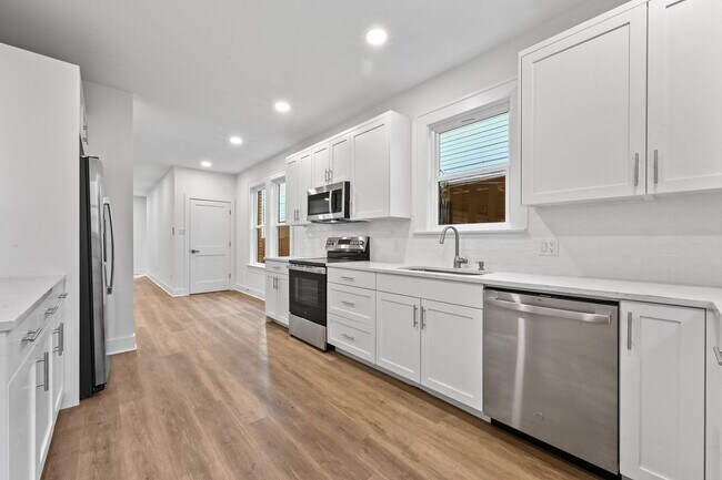 Foto del edificio - Top of the line House in West Campus for Aug 2027