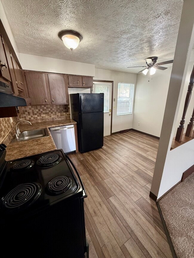 Building Photo - 4068 Colonial Pl
