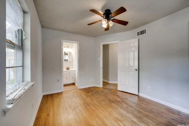 Building Photo - 505 N Hospital Dr