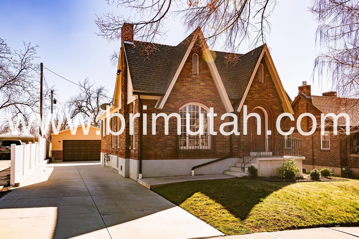 Primary Photo - 1572 Kensington Ave