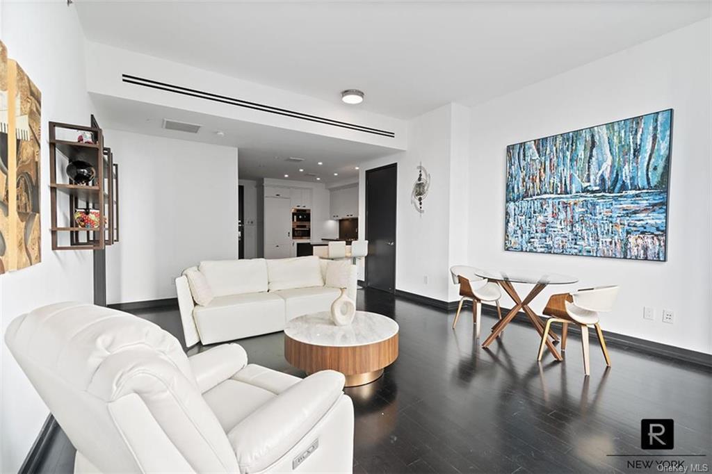 Primary Photo - 139 E 57th St