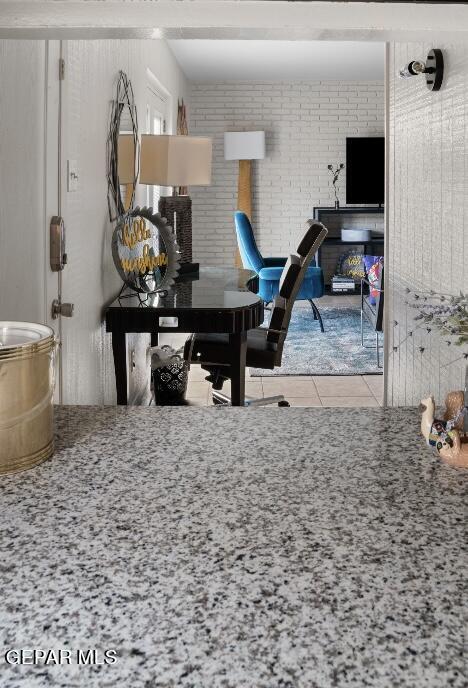 Foto del edificio - 351 Thunderbird Dr