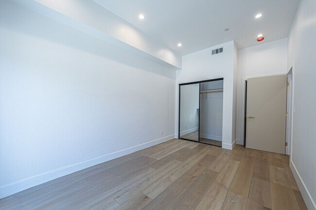 Foto del edificio - 242 N Dillon St