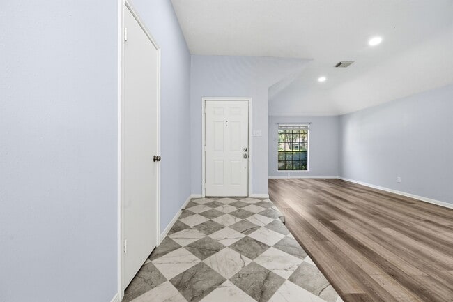 Foto del edificio - 2835 Twin Knolls Dr