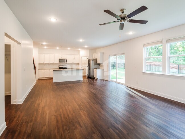 Foto del edificio - 5212 Blue Mountain Drive