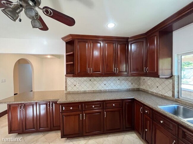 Building Photo - 3 br, 2 bath House - 17842 Heidi Circle