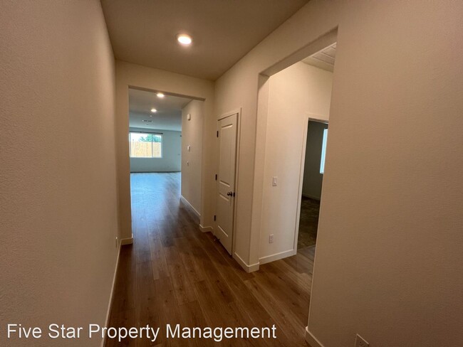 Building Photo - 3 br, 2 bath House - 3492 Guru Dr