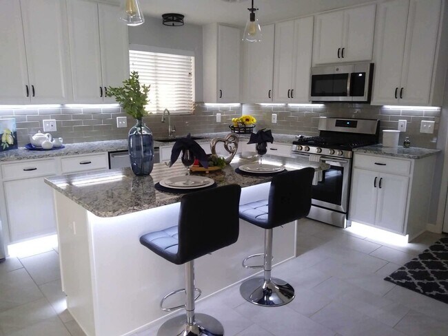 Foto del edificio - Gorgeous 3 bedroom, 2 bath