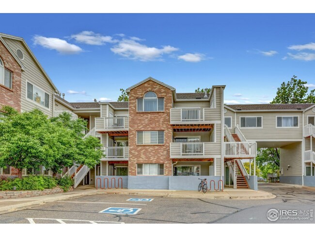 Foto del edificio - 2850 Aurora Ave