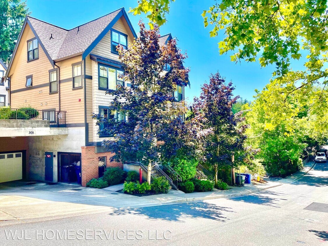 Primary Photo - 3 br, 2.5 bath House - 309 Bellevue Way SE