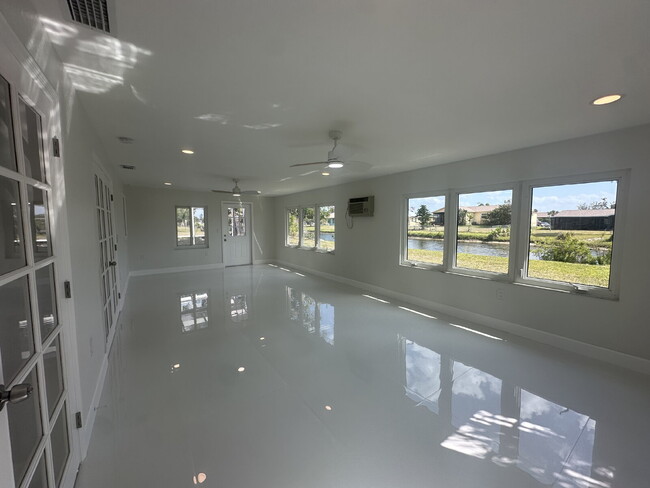 Building Photo - Waterfront 3-Bedroom Home in Rotonda West