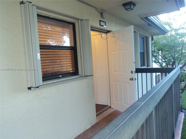 Foto del edificio - 10605 NW 11th St