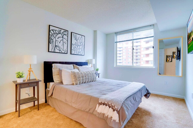 Building Photo - 901 N Pollard St