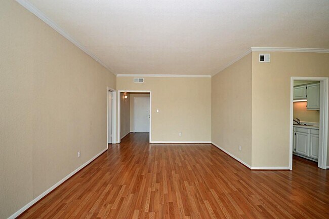 Foto del edificio - 2400 N Braeswood Blvd