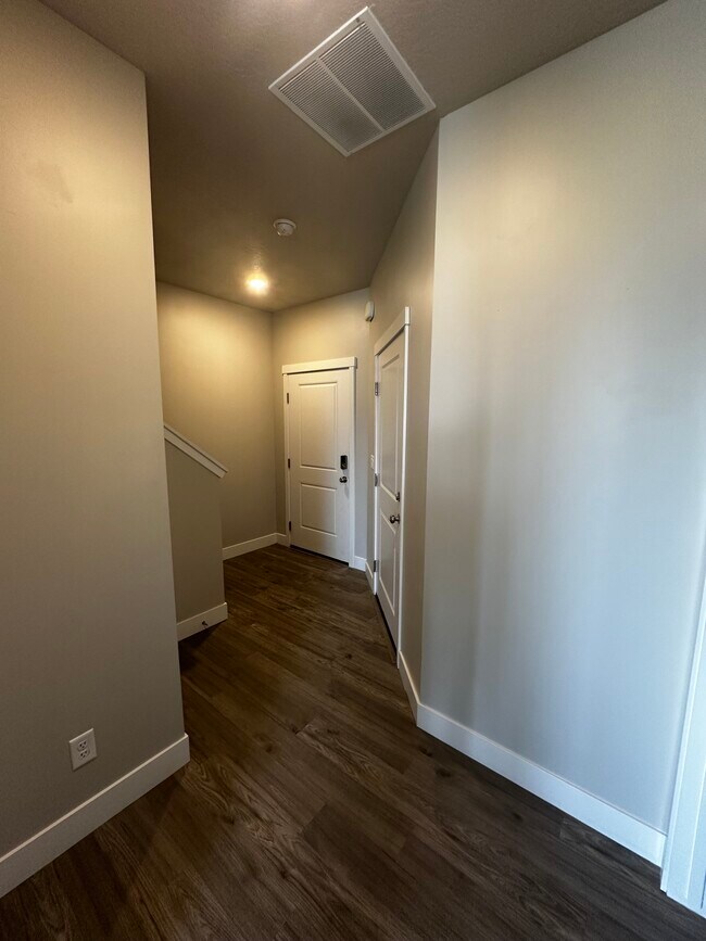 Foto del edificio - 49 Cedar Ln