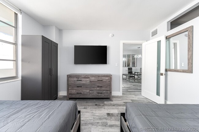 Building Photo - 3725 S Ocean Dr
