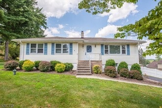 Building Photo - 3 Greenridge Dr