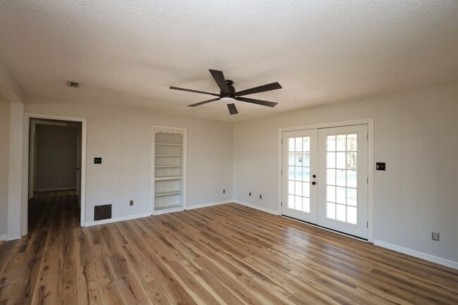 Foto del edificio - 282 Parkview Cir