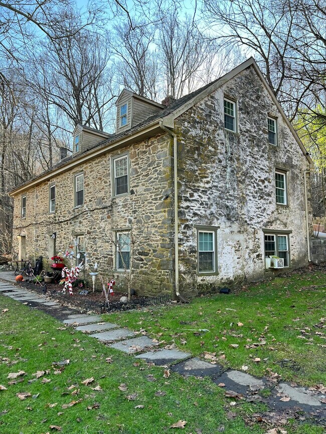 Foto del edificio - 103 Mercer Mill Rd