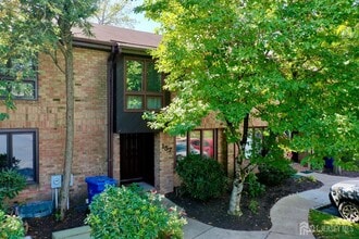 Building Photo - 157 Willowbrook Dr