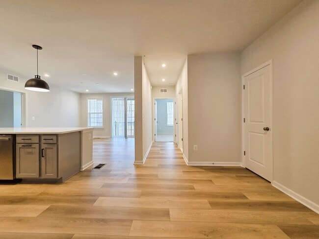 Foto del edificio - Newer ground level condo in Coalfield Station located in highly desireable Midlothian.