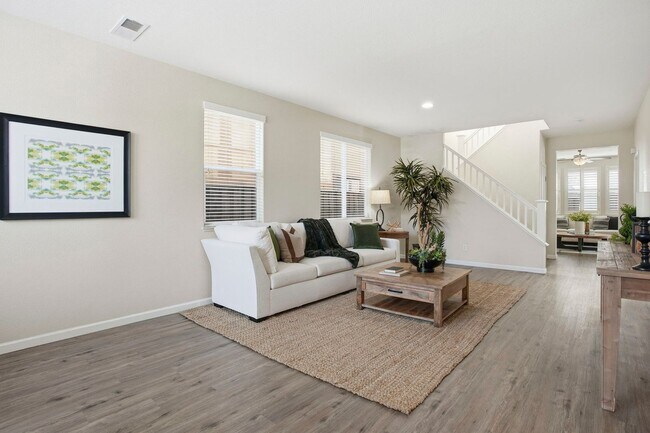 Foto del edificio - SPACIOUS & CLEAN 2 STORY, 4 BEDROOM, 2.5 BATH IN NATOMAS