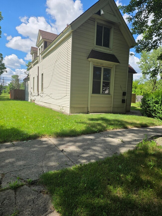 Building Photo - 3671 Zender Pl