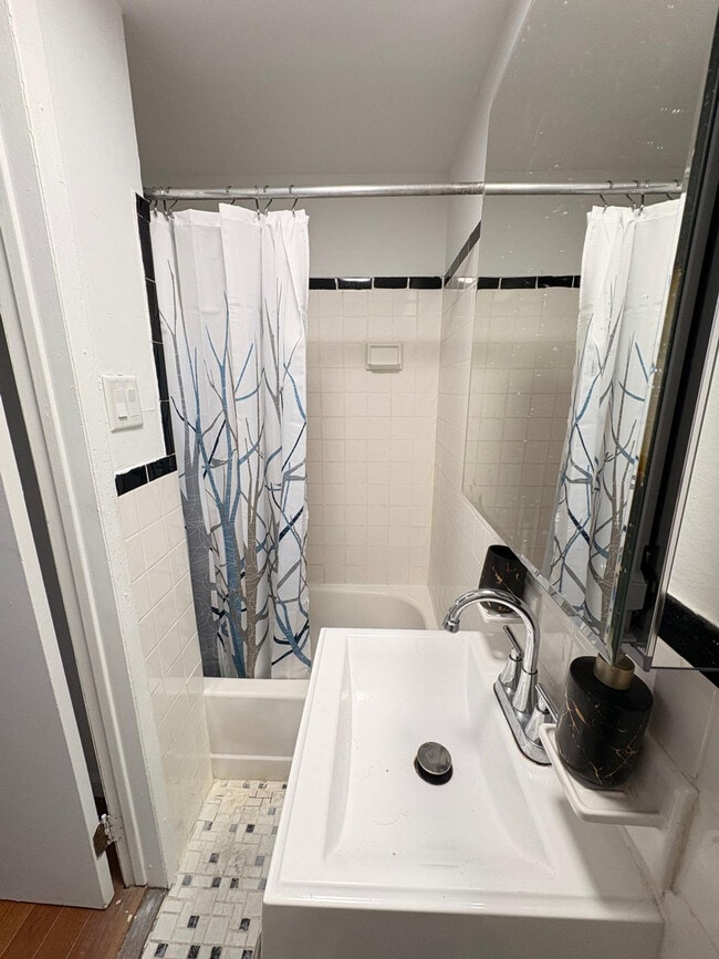 Foto del edificio - 402 E 11th St