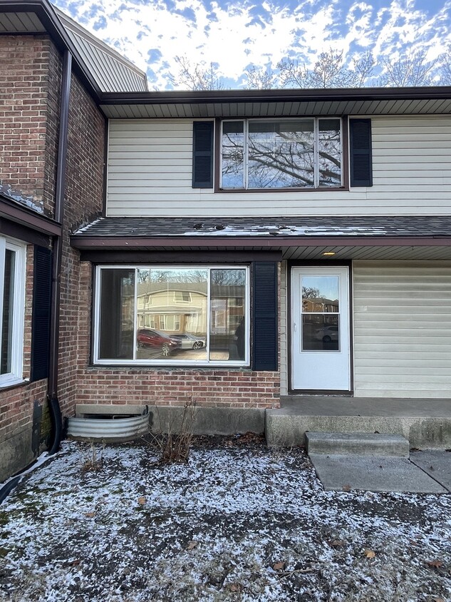 Primary Photo - 47 Indianwood Blvd