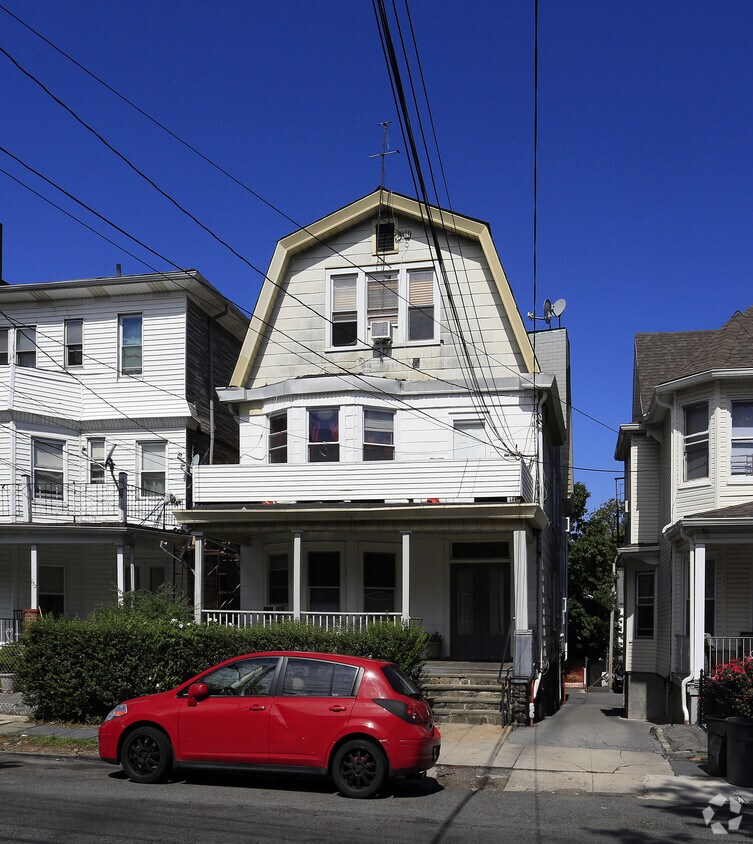 Foto principal - 148 W Lincoln Ave