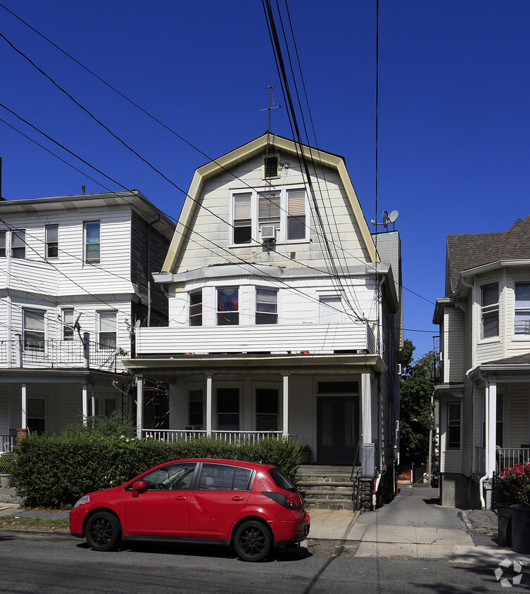 Primary Photo - 148 W Lincoln Ave